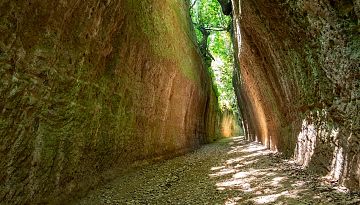 Le Vie Cave etrusche della Maremma: itinerari tra Pitigliano, Sorano e Sovana - Maremma Toscana