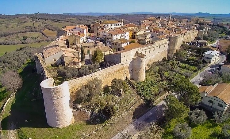 Magliano in Toscana ❤️ il piccolo paese di olivi e vigneti